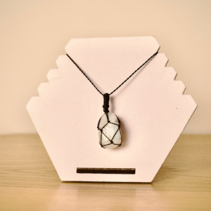 Colgante de Piedra Luna en Macramé – Intuición y Armonía Emocional