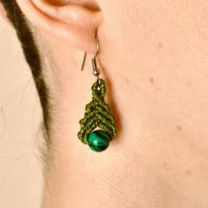 Pendientes de Macramé con Malaquita – Protección y Transformación